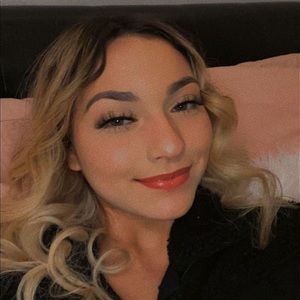 Meet your Posher, Corina